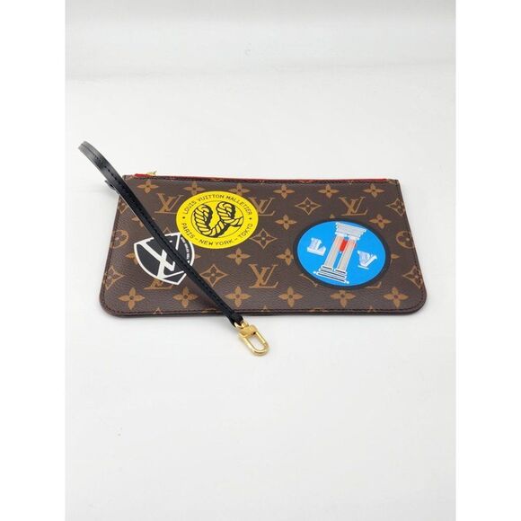 Louis Vuitton MY LV WORLD TOUR Pochette Monogram Canvas In Like New Condition - Picture 3 of 7